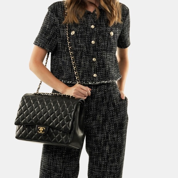 Authentic Chanel Classic Glossy shimmery black Patent leather Maxi single flap - Picture 6 of 17